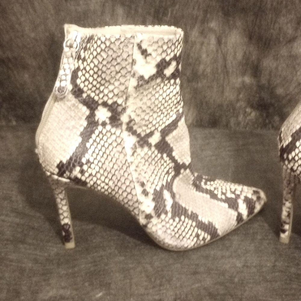 Steve Madden snake skin ankle stilletto boots brand new only worn in store